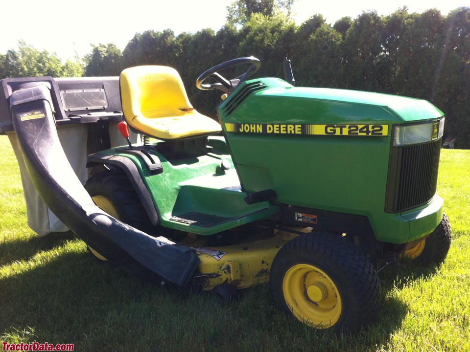 John Deere GT242