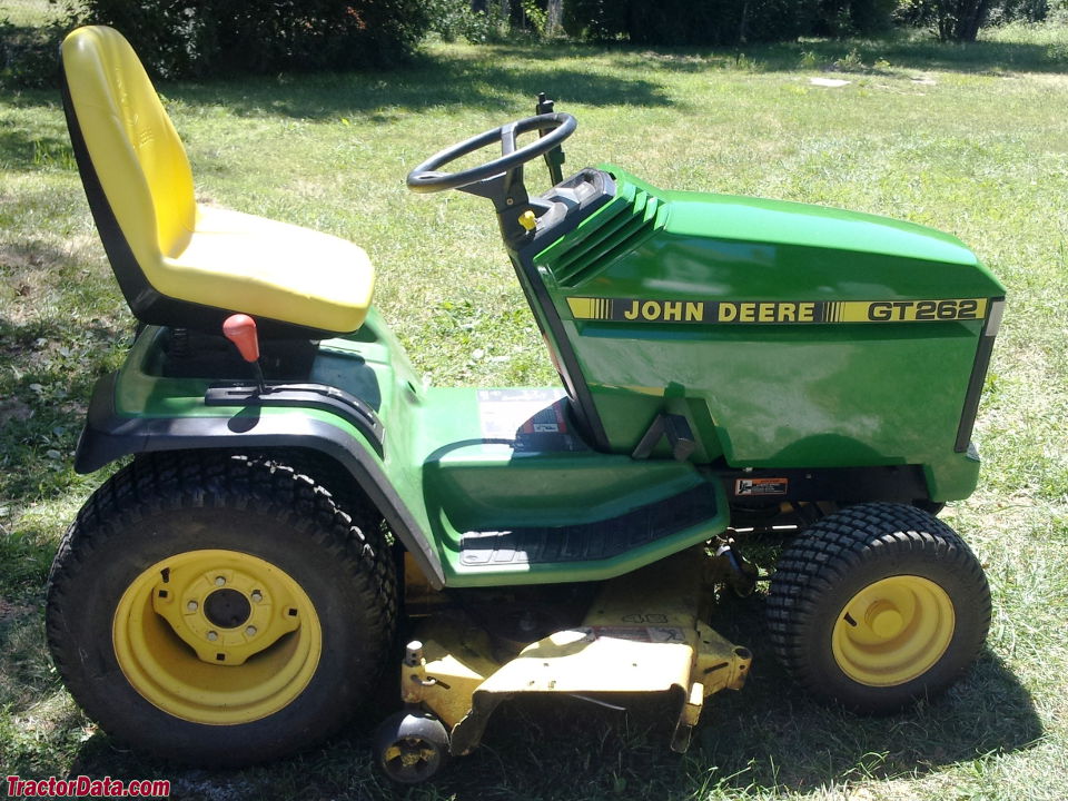 John Deere GT262