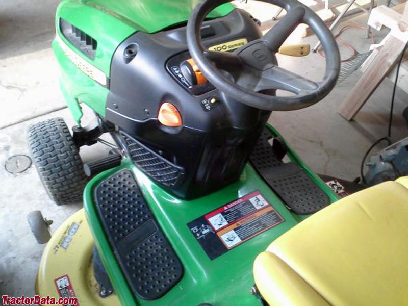 John Deere 115 lawn tractor controls.