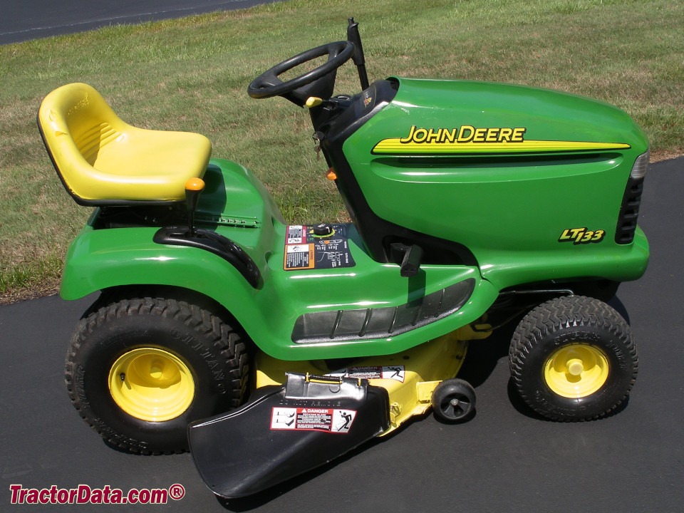 John Deere LT133 lawn tractor, right side