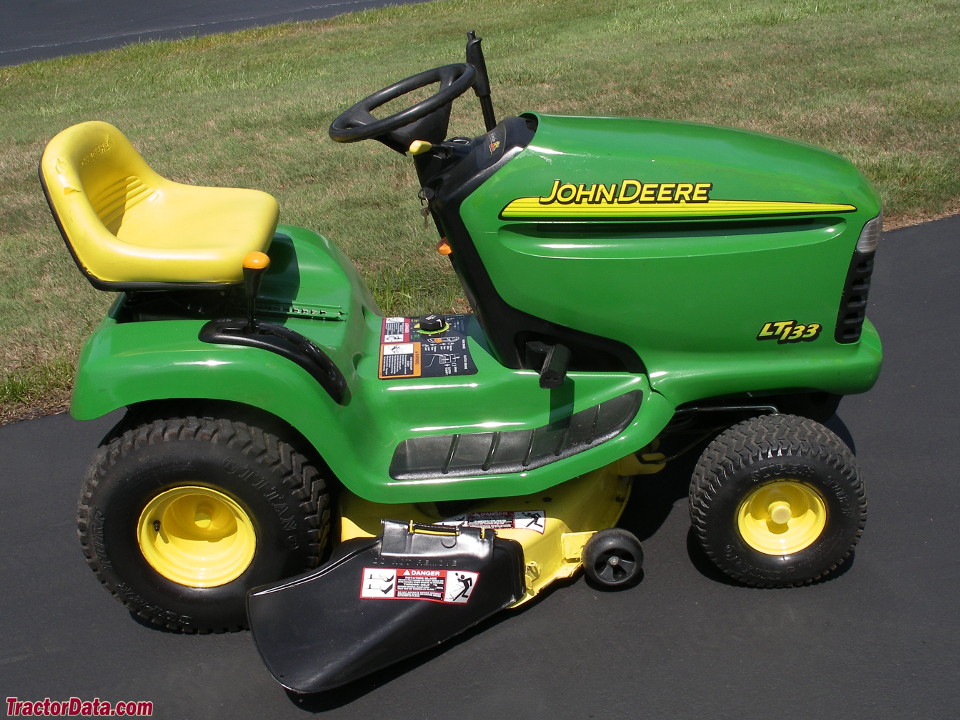 John Deere LT133