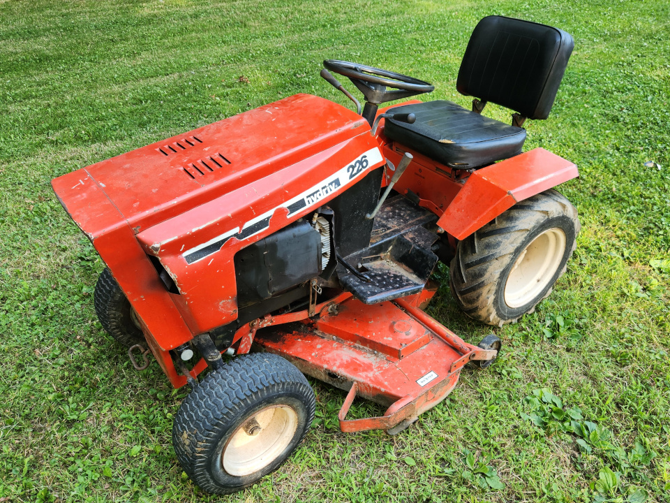 J.I. Case 226 garden tractor with L45 rear-discharge mower deck.
