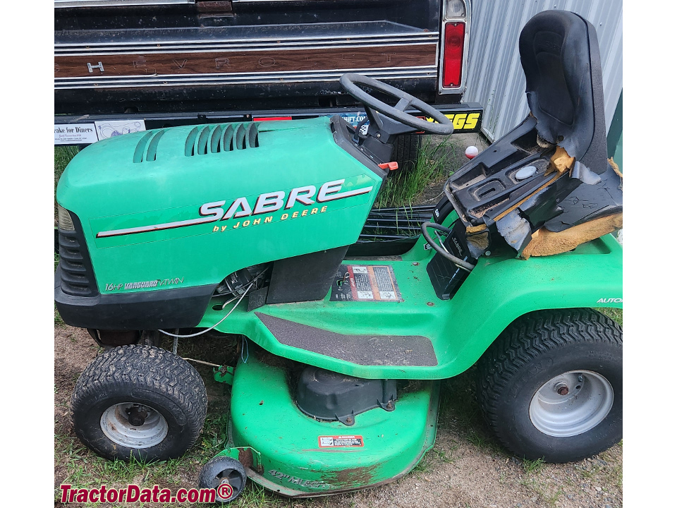 Sabre 1642 HV lawn tractor.