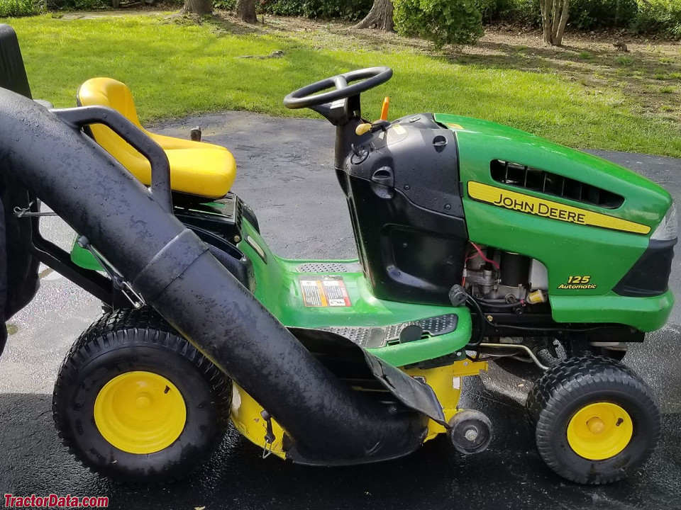 John Deere 125