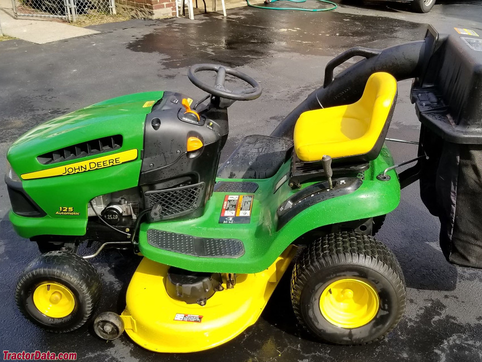 John Deere 125