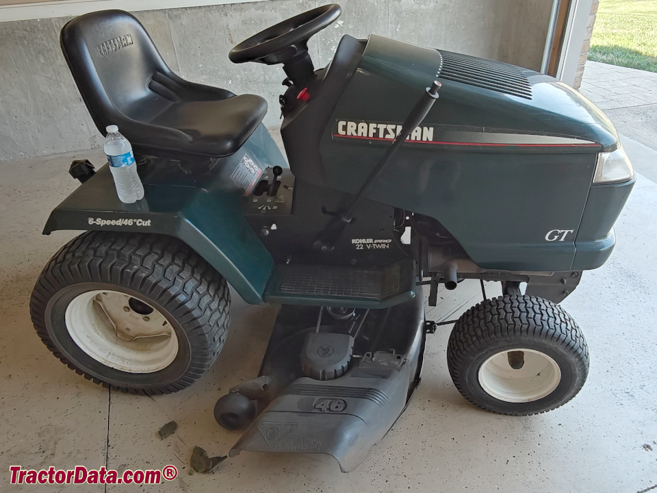 Craftsman 917.273070 garden tractor, right side.