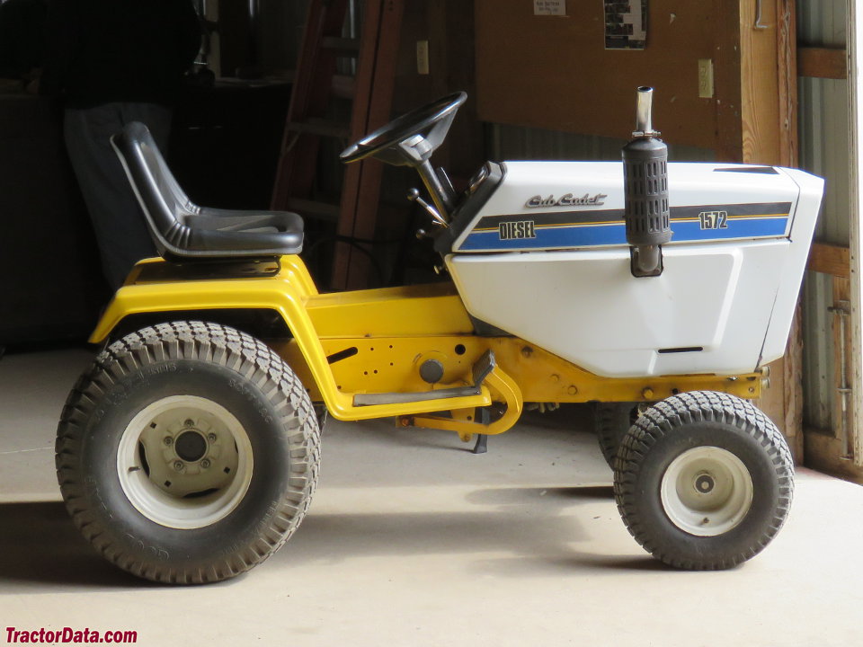 Cub Cadet 1572, right side.