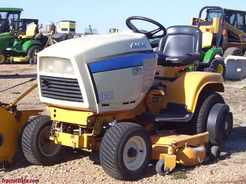 Cub Cadet 1641, left side.