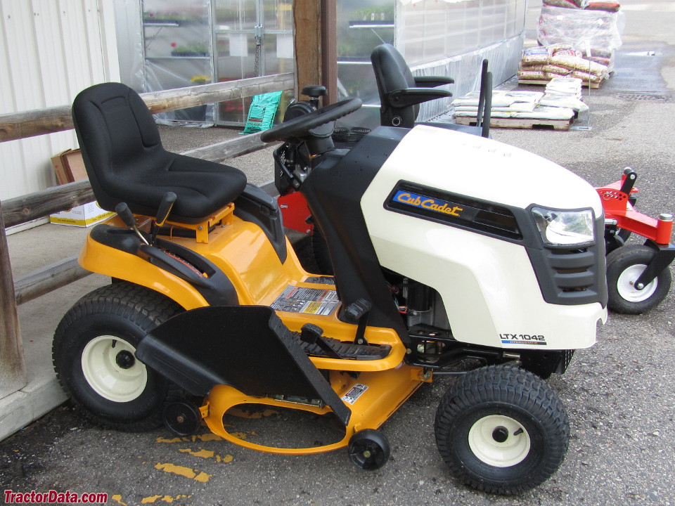 Cub Cadet LTX 1042, right side.