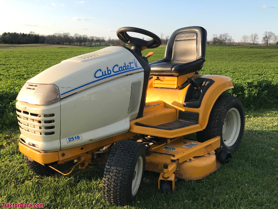 Cub Cadet 2518 with mower deck.