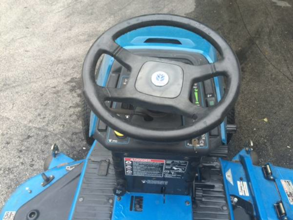 New Holland LS55 operator station and controls.