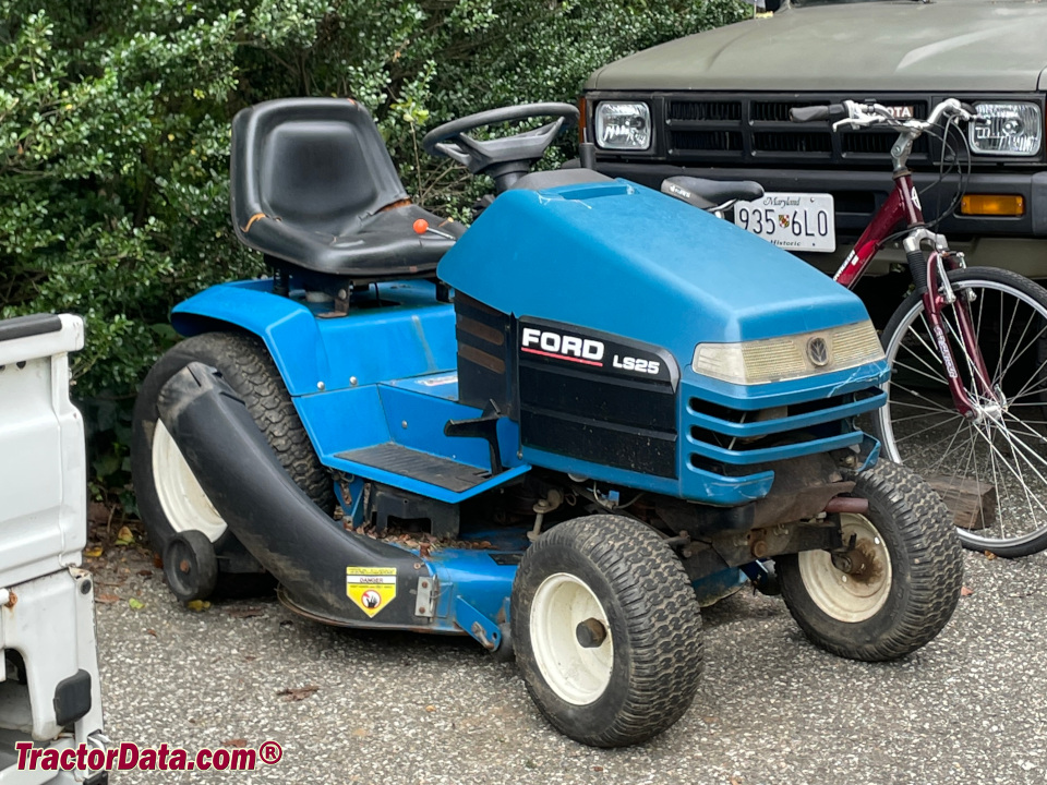Ford LS25 lawn tractor.