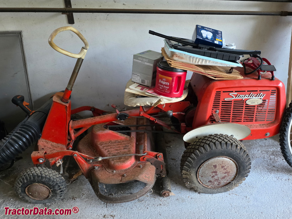 Simplicity Wonder Boy 600 riding lawn mower.