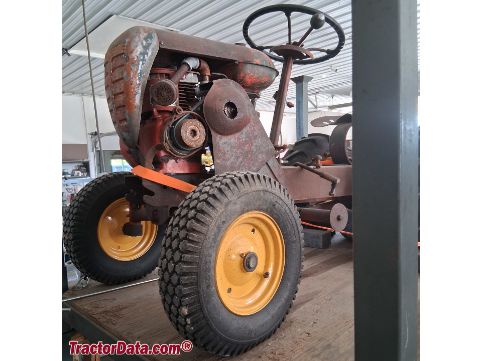 Western Auto Wizard 4XF5680 garden tractor, a rebadged Bolens 20HD.