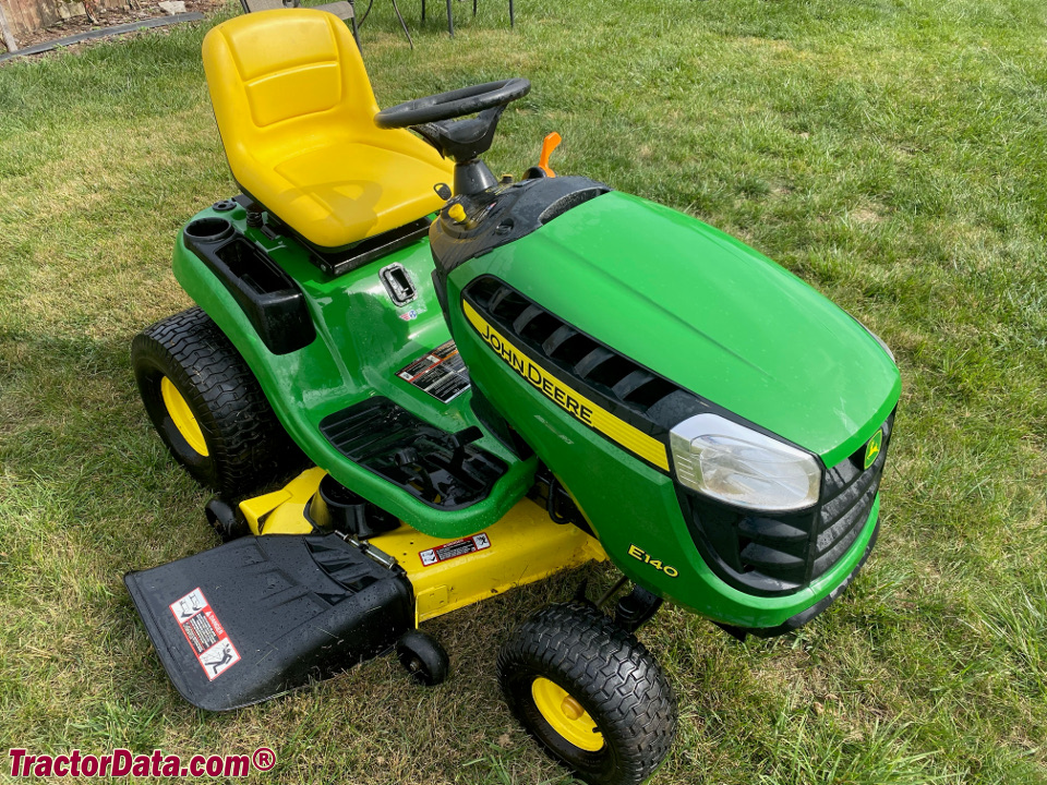 John Deere E140