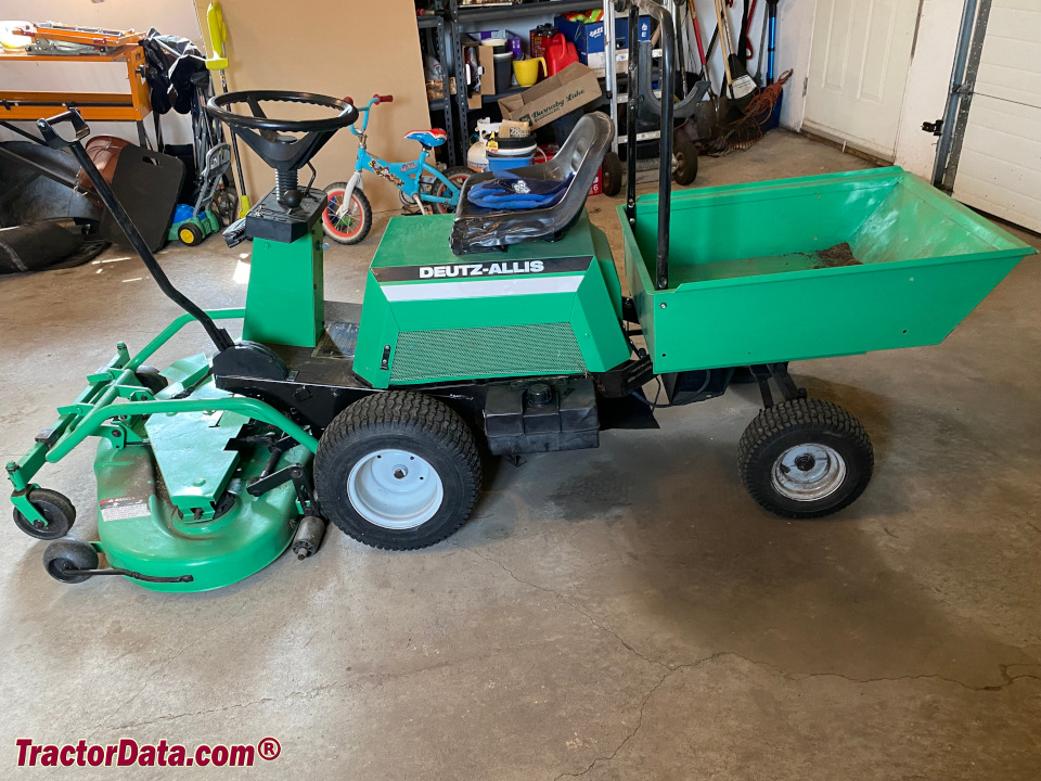 Deutz-Allis Vangaurd 12H articulated front-mount mower.