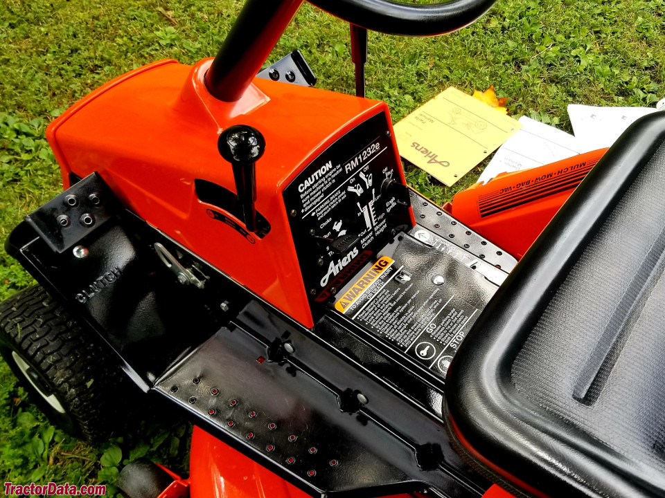 Ariens 1232e operator station and controls.