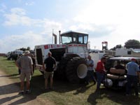 The Pioneer Power crowd looks over a Big Bud 600/50 tractor.
