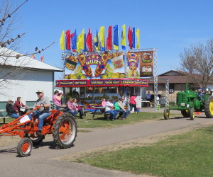 Allis-Chalmers G and John Deere G in the tractor parade.