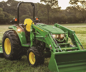 John Deere 4M HD tractor.