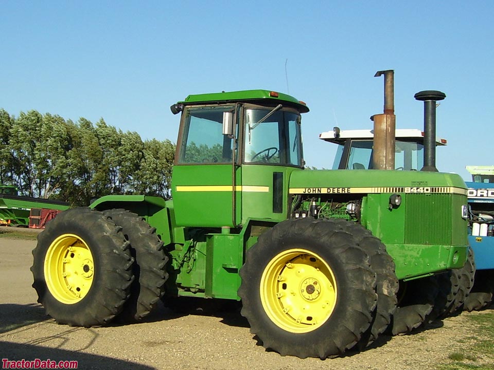 John Deere 8440