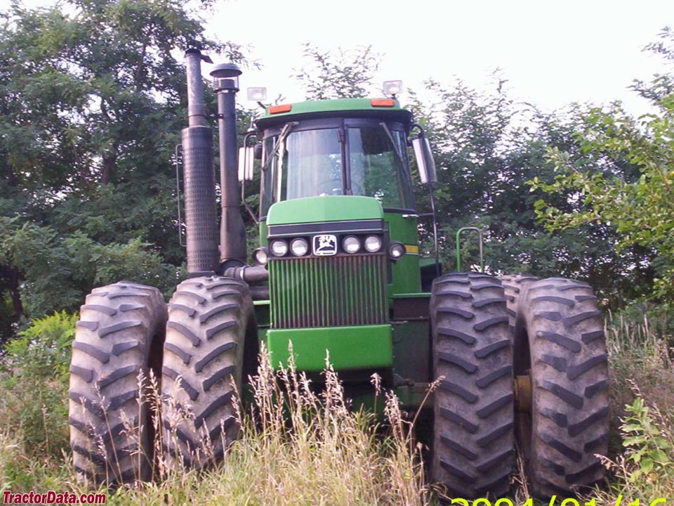 John Deere 8650, front view.