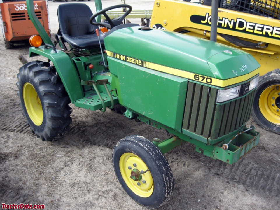 John Deere 670