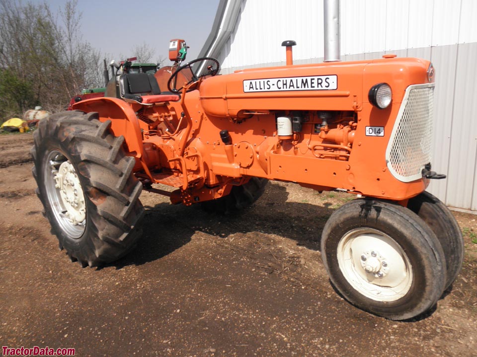 Allis-Chalmers D14 with tricycle front end.