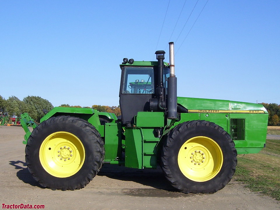 John Deere 8870, right side