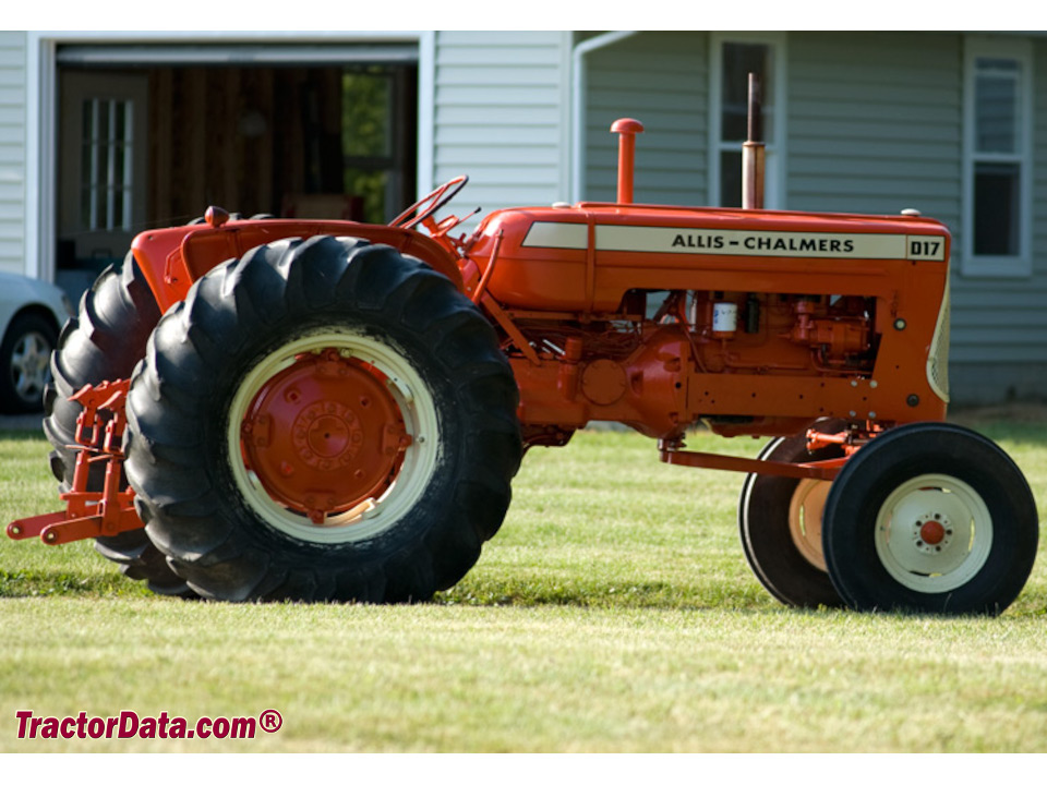 Allis-Chalmers D17 Series I, right side.