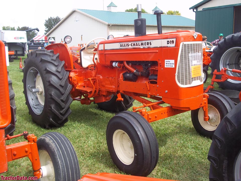 Allis-Chalmers D19, right side.