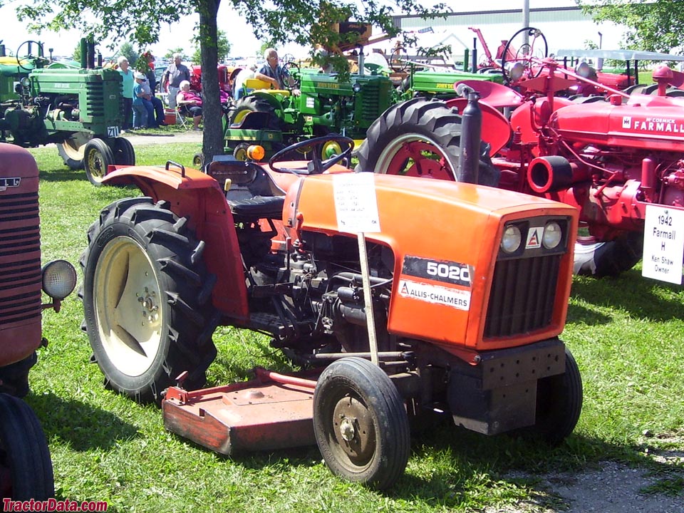 Allis-Chalmers 5020 with center-mount mower.
