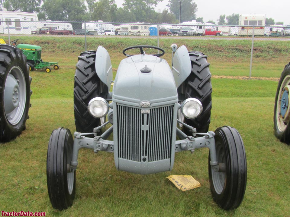 Ford 2N with rubber tires.