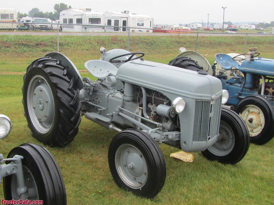 Pictures 2n ford tractors #6