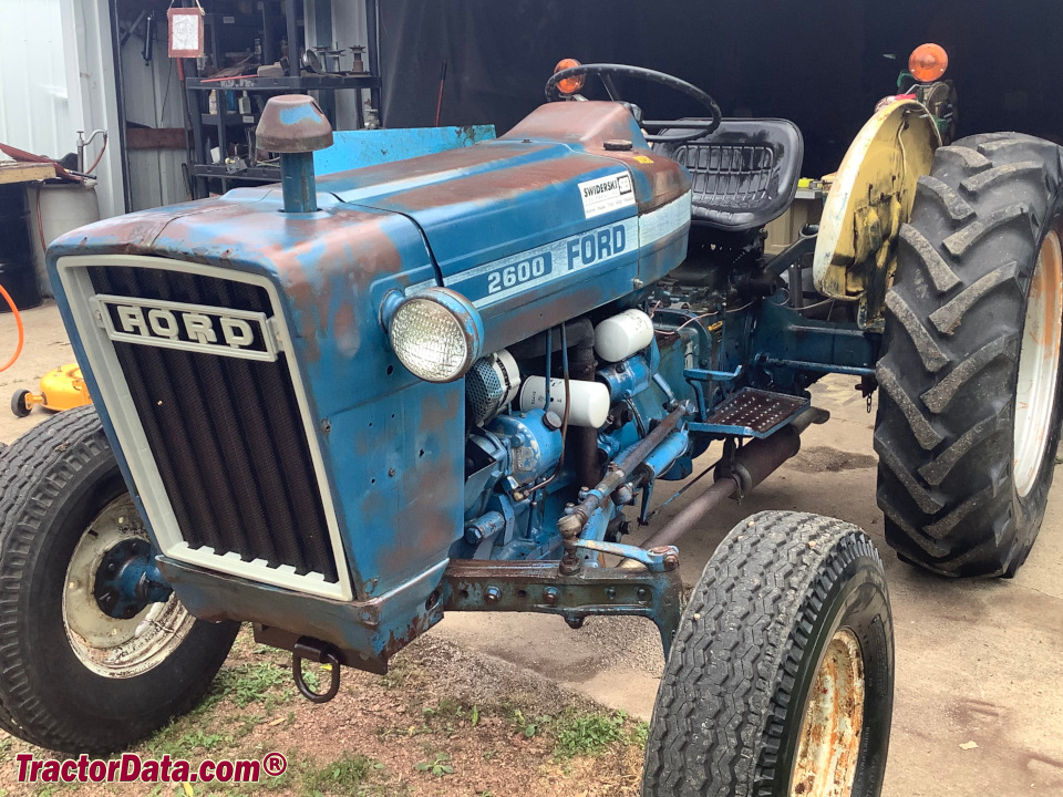 Ford 2600 utility tractor, front-left view.