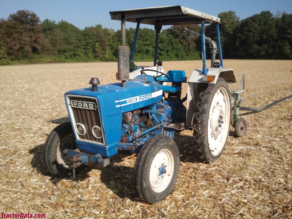 Ford 4100 with ROPS.