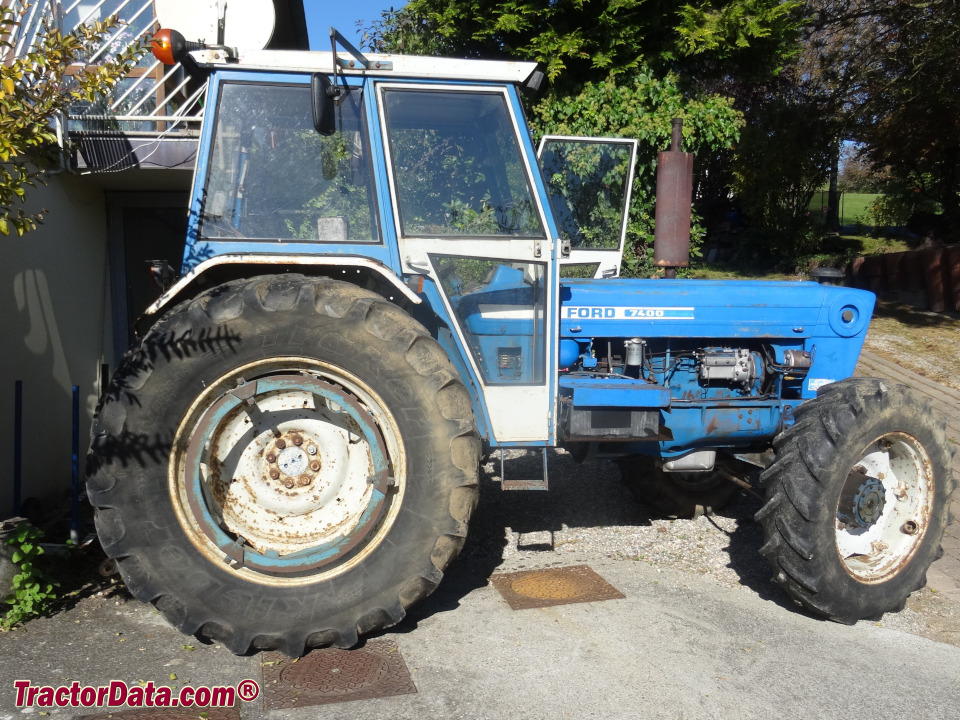 Four-wheel drive Ford 7400, right side.