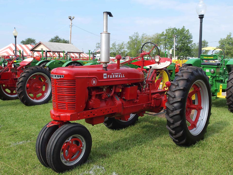 Farmall H on rubber tires, left side.