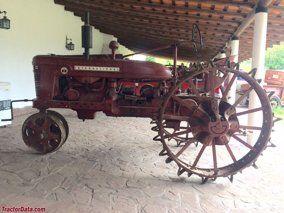 Farmall H on steel in Argentina.