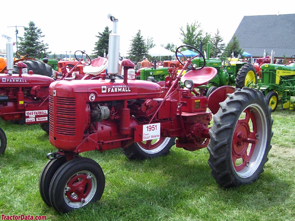 Farmall Super C, left-front view.