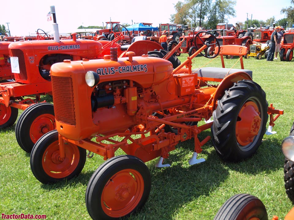 Allis Chalmers B tractor photos information