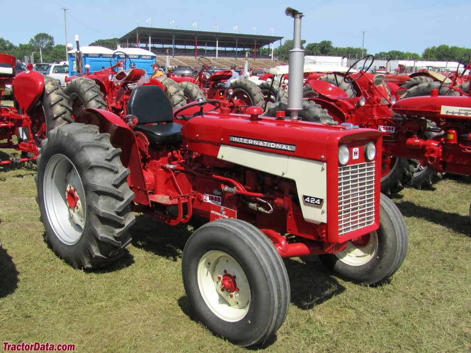 International Harvester 424