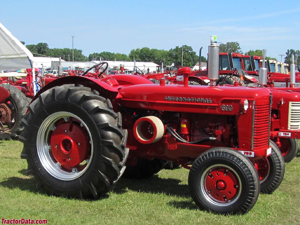 Right-profile view of the International 600