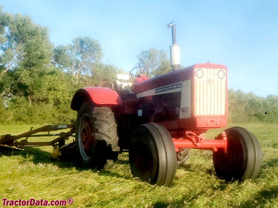 International Harvester 706