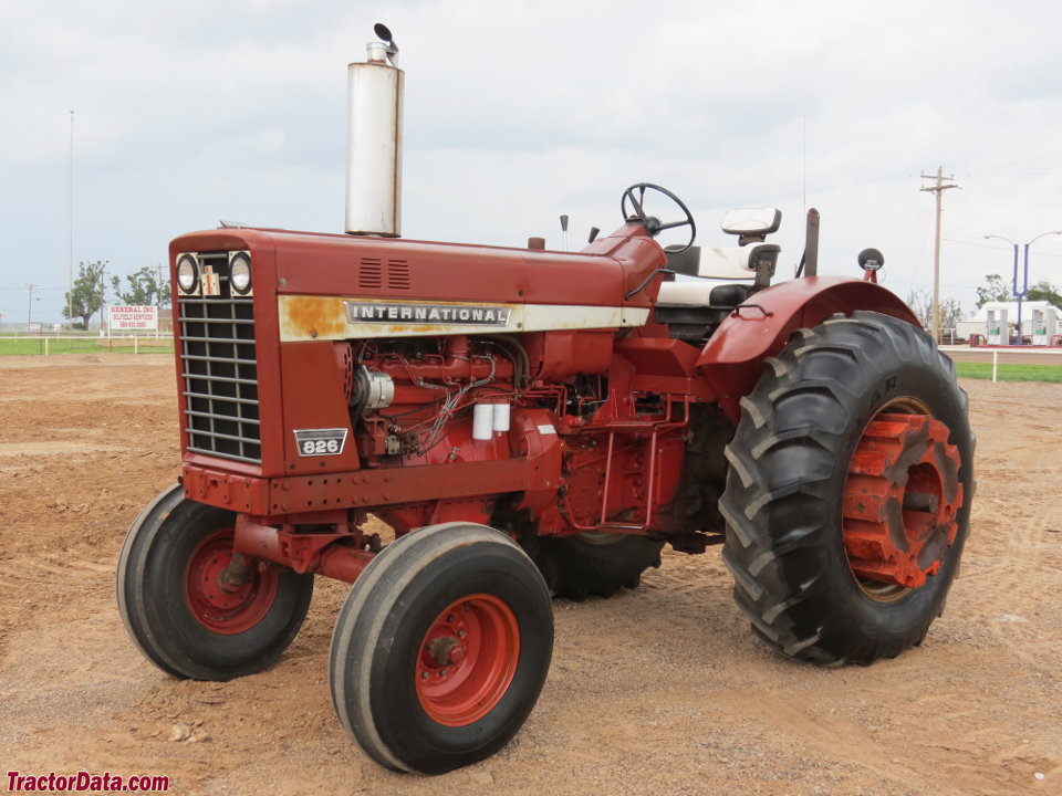 International Harvester 826