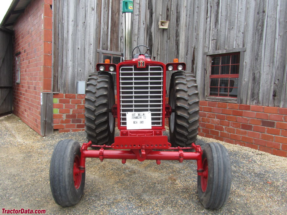International Harvester 856