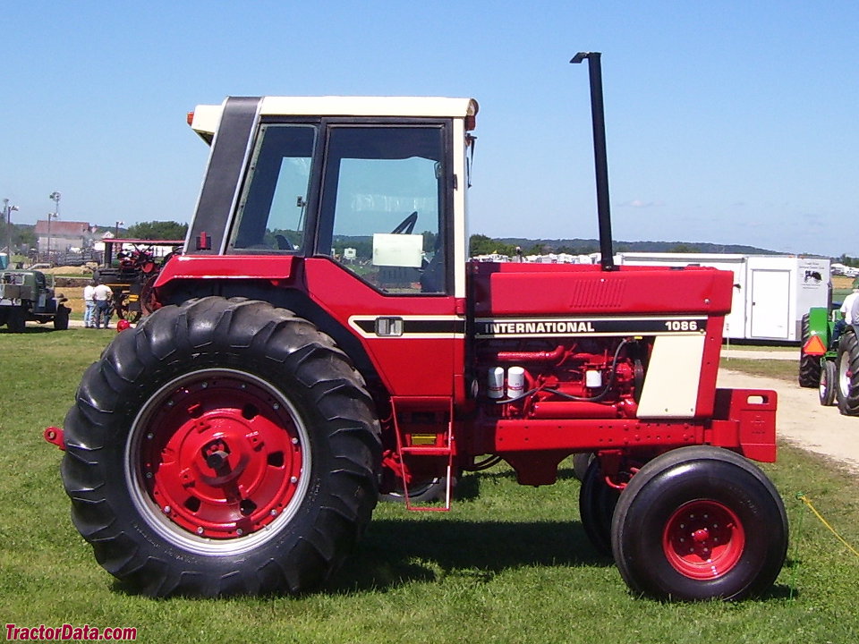 International Harvester 1086