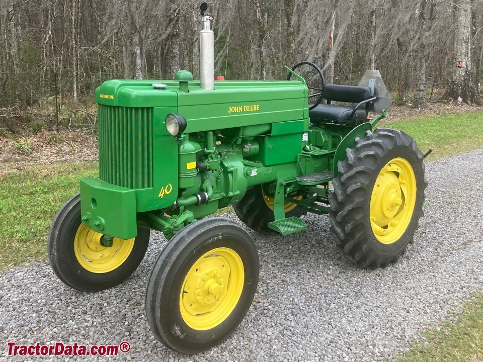 John Deere 40S Standard tractor.
