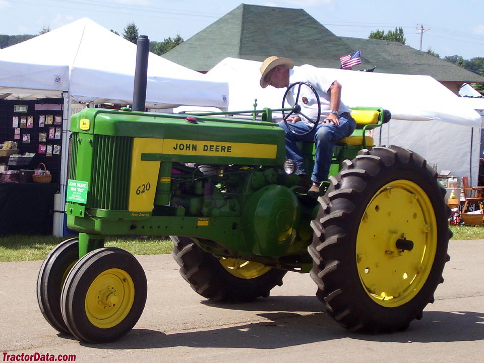 John Deere 620, left side