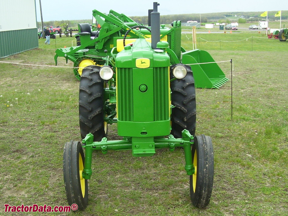 John Deere 320S Standard series one straight-wheel tractor.